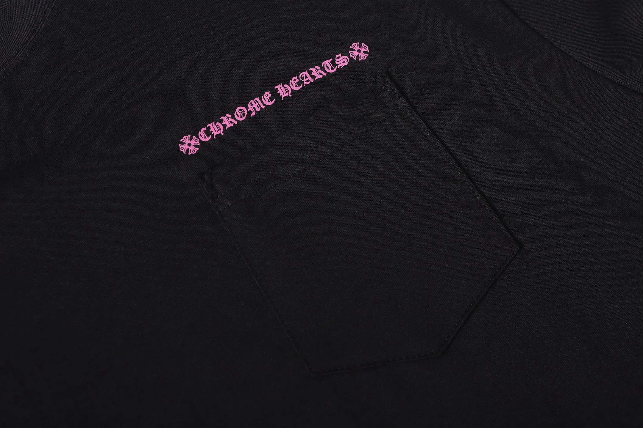P150 Cross-border model, please do not place an order if you are pursuing quality -Chrome Hearts/Chrome Hearts Sanskrit rose printed bat sleeves popular short-sleeved T-shirt -High weight, high density and high quality, soft, delicate and skin-friendly wool, soft and silky to the touch, excellent warmth and skin-friendly properties -Customized weaving and dyeing, no color difference, no matter the fabric or workmanship details, beat the ordinary version on the market -Colour: black -Size: S M L XL